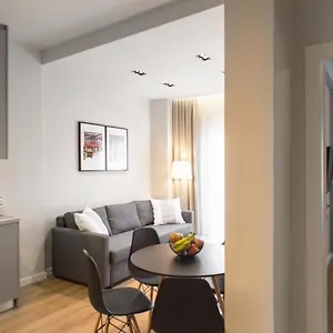 Stylish And Renovated Retreat In Thessaloniki: Cozy At Ioulianou 33 Selanik